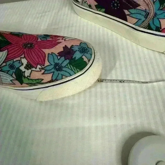 Nike Toki Aloha Pink Floral Slip-On Sneaker 7 Boardwalk Chic Coastal Sporty Vaca - Picture 6 of 16